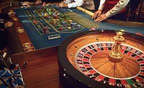 Philippines user reviewing jackpot games rewards and analysis links on mobile